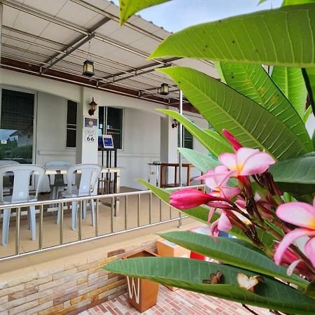 Nuch'S Apple Guest House Si Bun Ruang Buitenkant foto