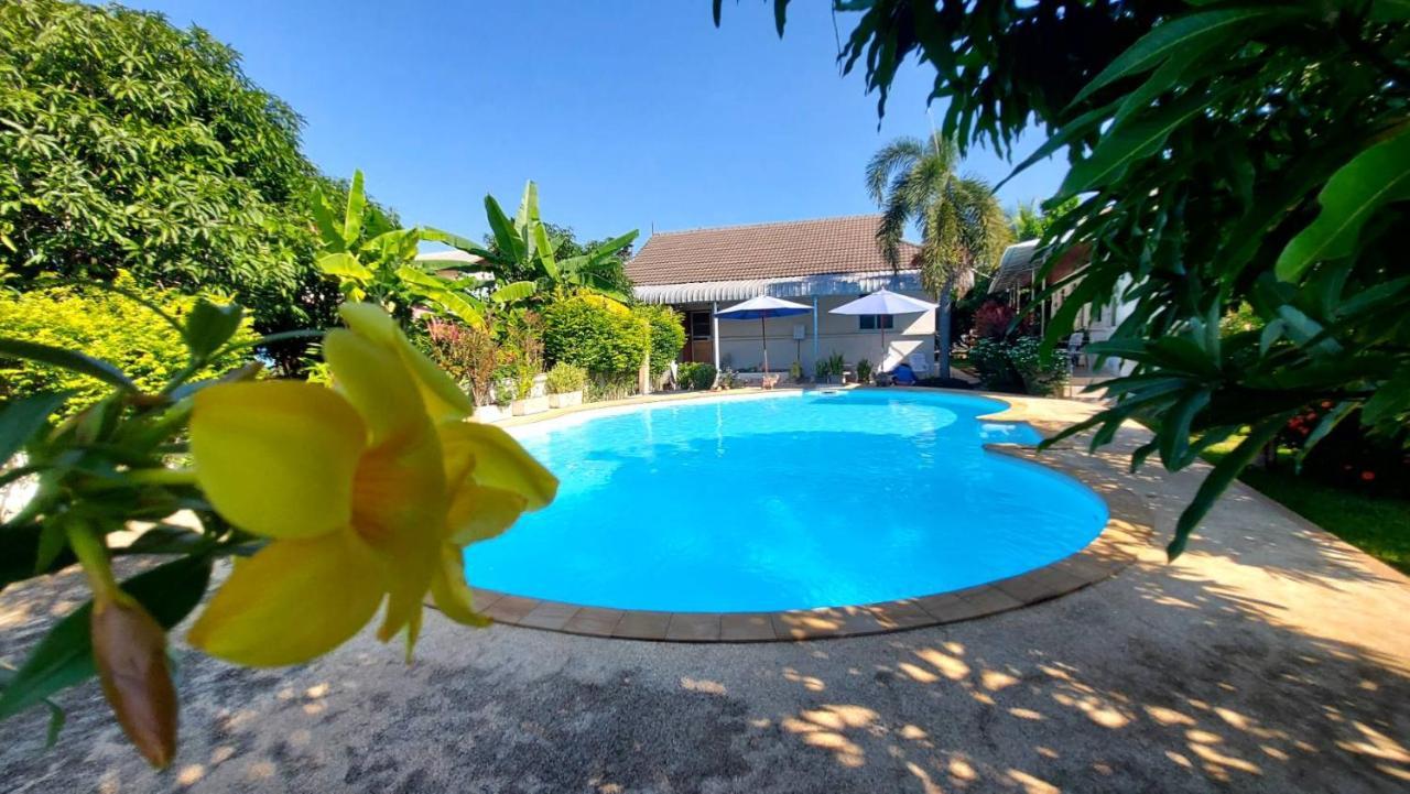Nuch'S Apple Guest House Si Bun Ruang Buitenkant foto