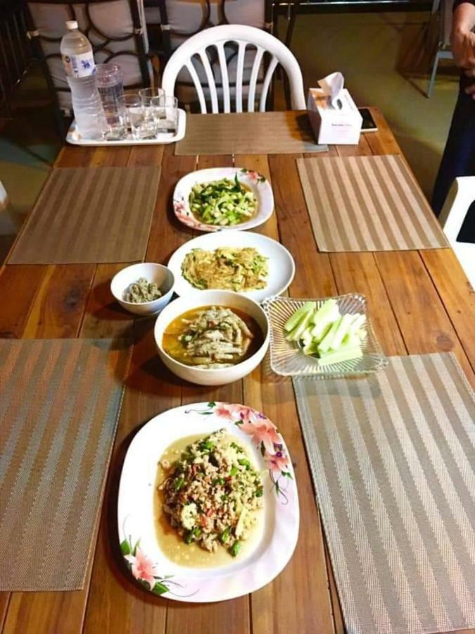 Nuch'S Apple Guest House Si Bun Ruang Buitenkant foto